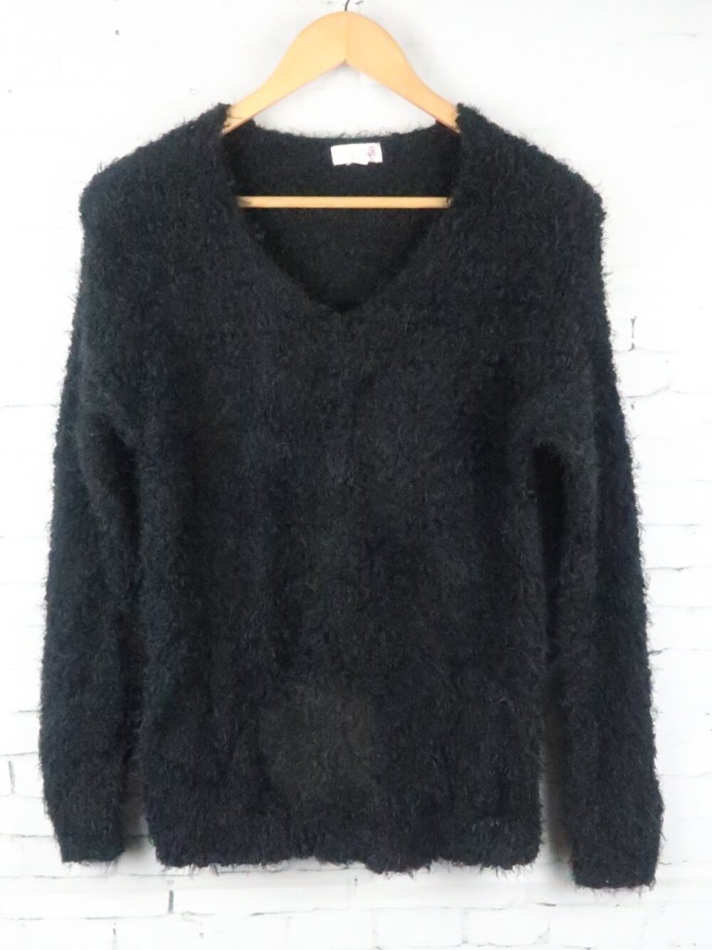 SO BLACK V NECK LONG SLEEVE LIGHTWEIGHT FUZZY SWEATER SIZE SMALL